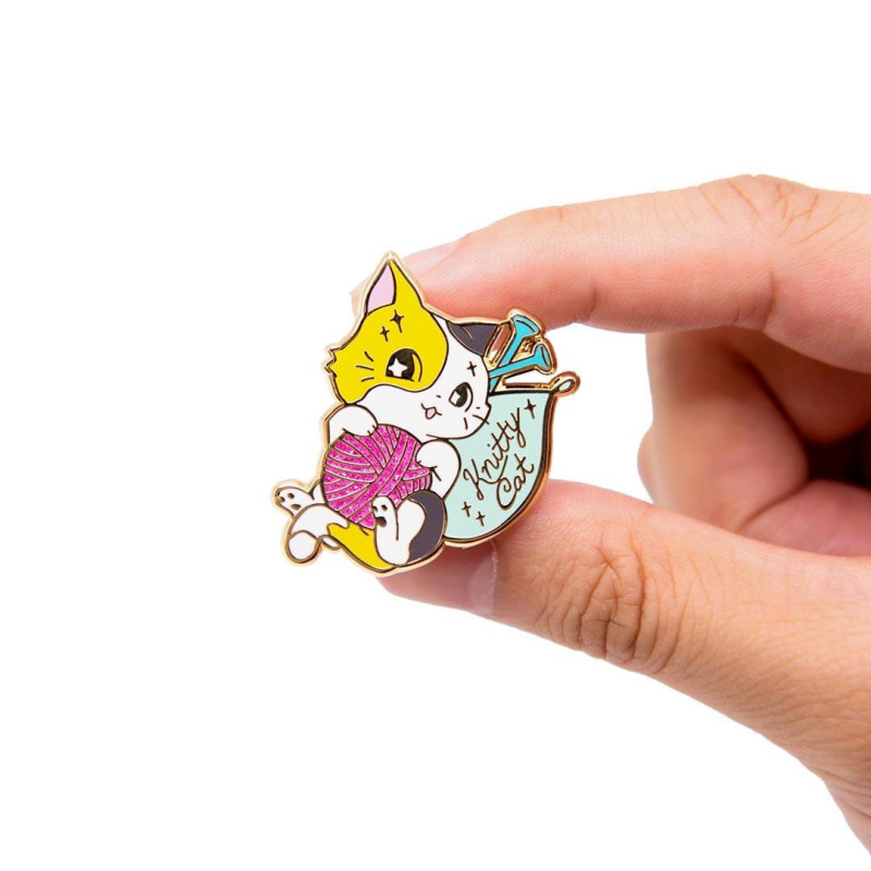 FAIRE-FLAIRPIN-100-0018-flairfighter-flair-fighter-hard-enamel-pin-gold-plated-knitty-cat-finger